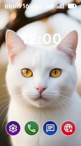 Белая кошечка на фоне природы